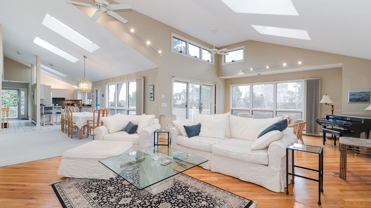 Photo of Livingroom in Popponesset