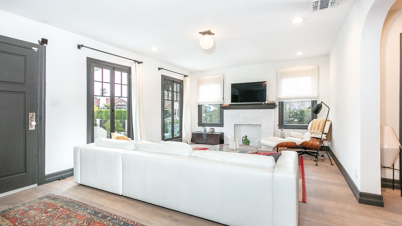 Photo of Livingroom in Mid City