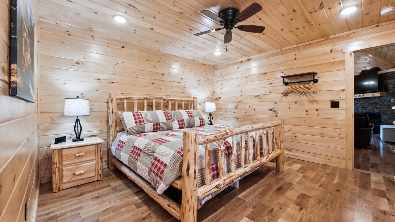Photo of Bedroom in White Oak Lodge
