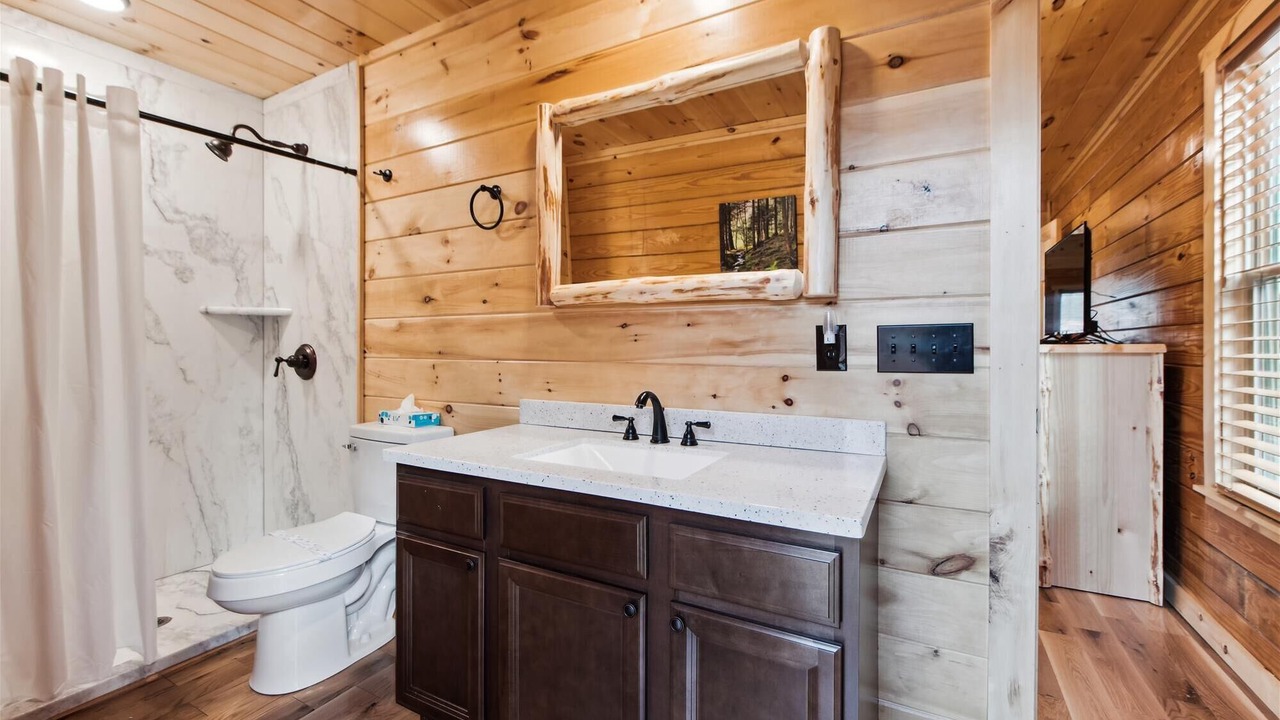 Photo of Bathroom in White Oak Lodge