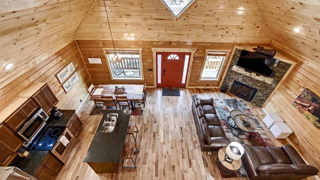 Photo of Livingroom in White Oak Lodge