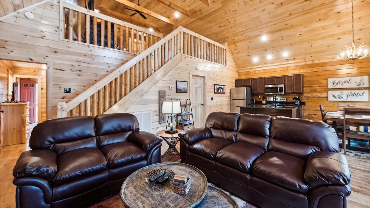 Photo of Livingroom in White Oak Lodge
