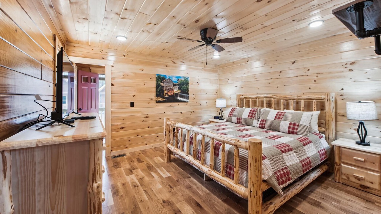 Photo of Bedroom in White Oak Lodge