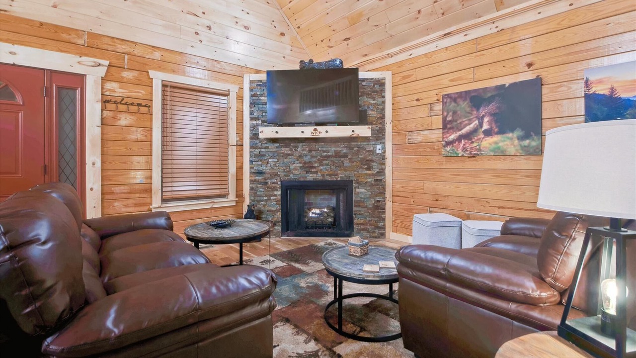 Photo of Livingroom in White Oak Lodge