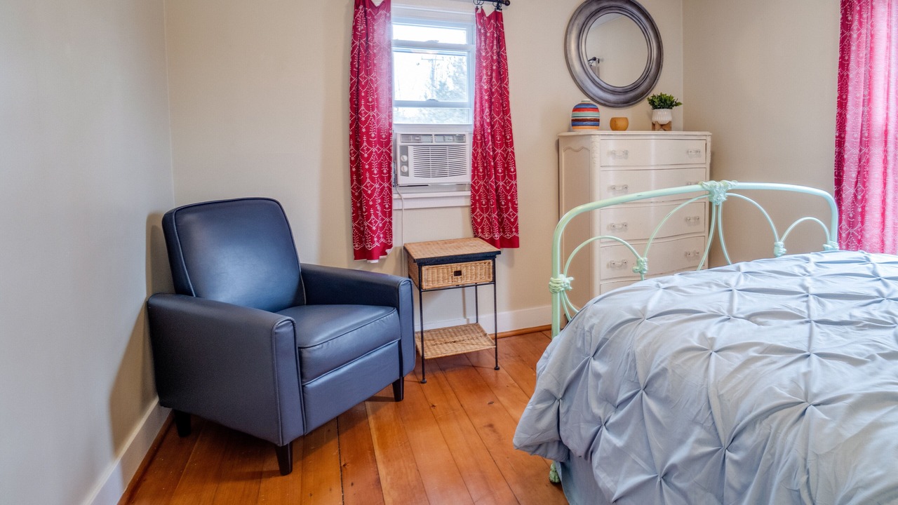 Photo of Bedroom in Keuka Park