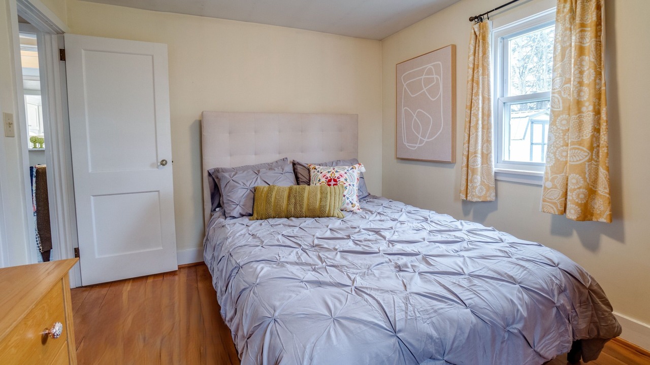 Photo of Bedroom in Keuka Park