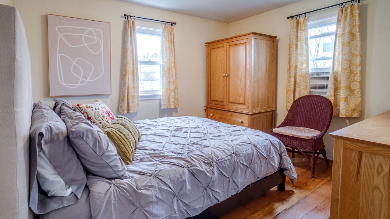 Photo of Bedroom in Keuka Park