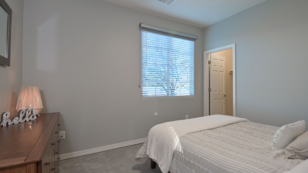 Photo of Bedroom in Oracle