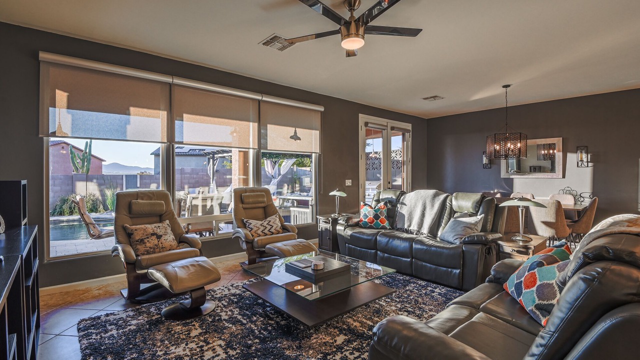 Photo of Livingroom in Oracle