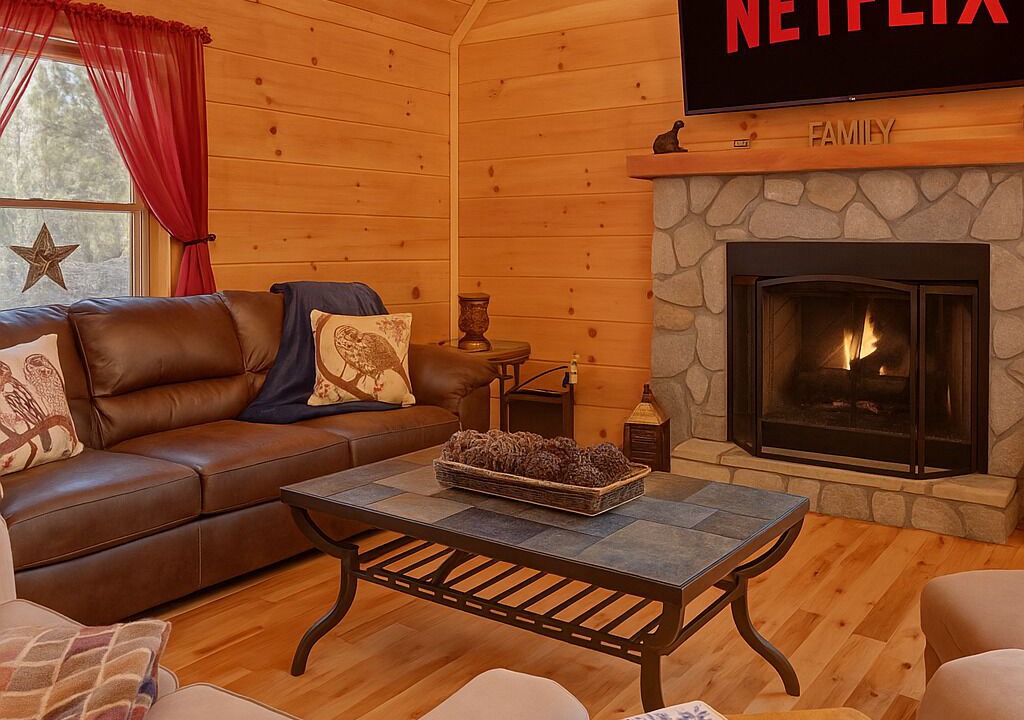 Photo of Livingroom in Eagle Mountain