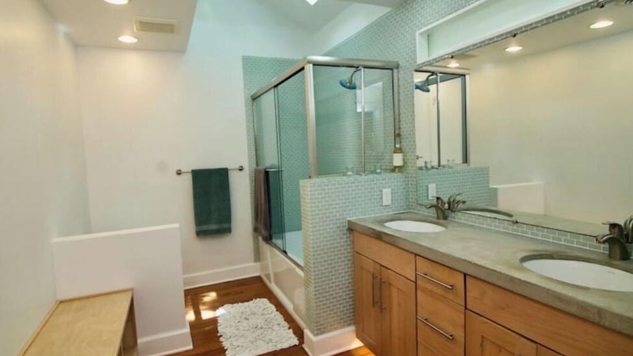 Photo of Bathroom in Oread