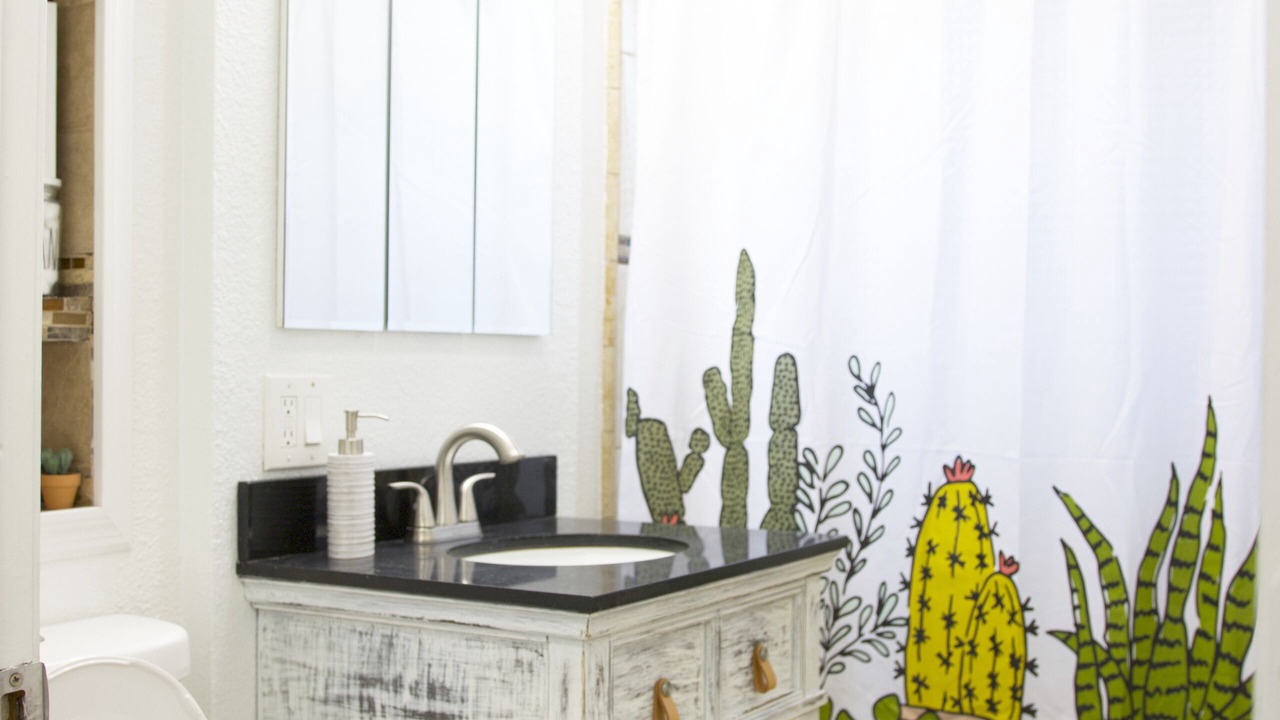 Photo of Bathroom in North Oak Park