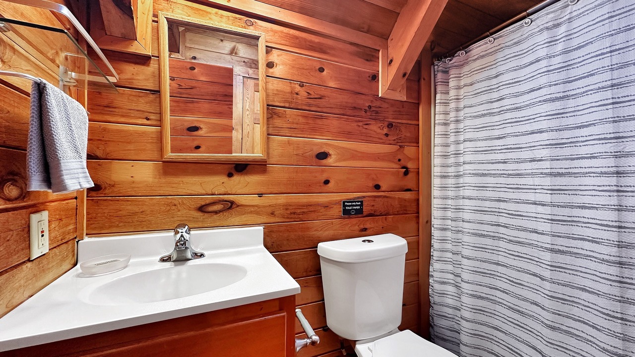 Photo of Bathroom in Pine Mountain Valley