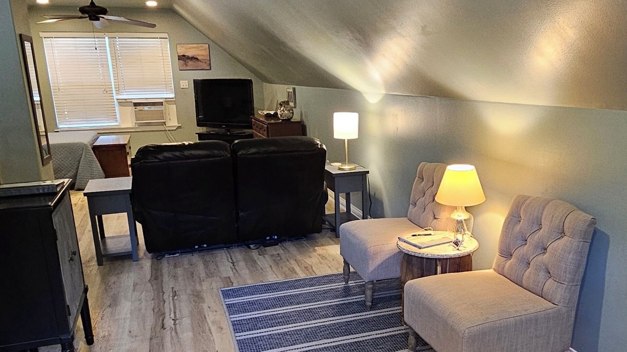 Photo of Livingroom in Shalimar