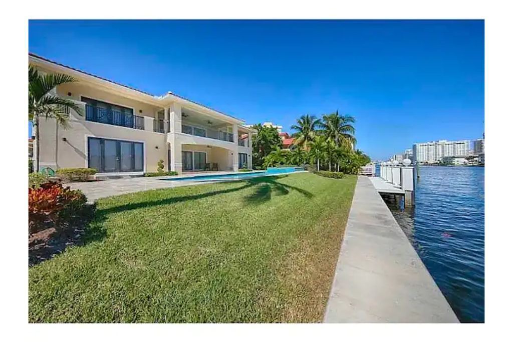 Photo of Outdoor in Hallandale Beach