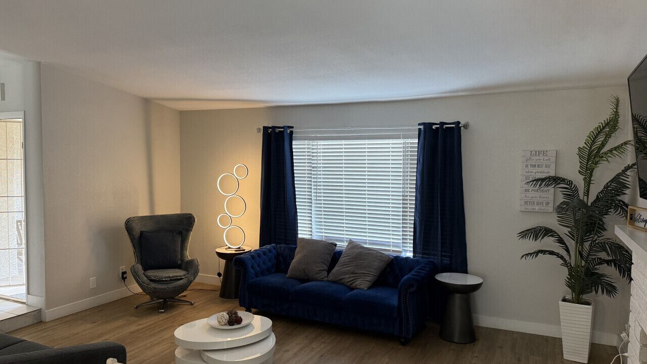 Photo of Livingroom in Highland Hills