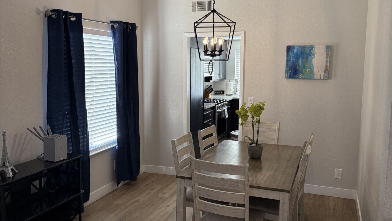 Photo of Livingroom in Highland Hills