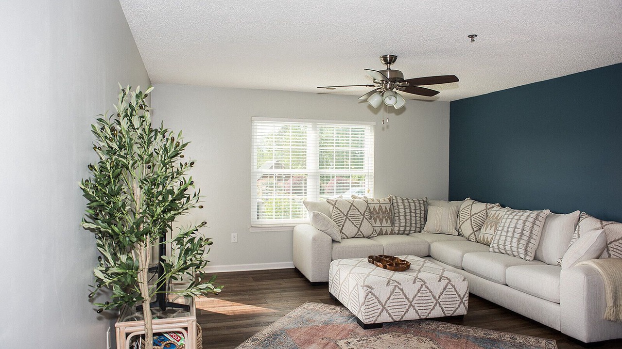 Photo of Livingroom in Six Mile