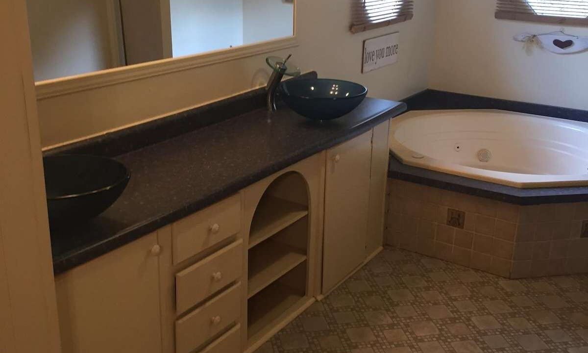 Photo of Bathroom in Henlawson