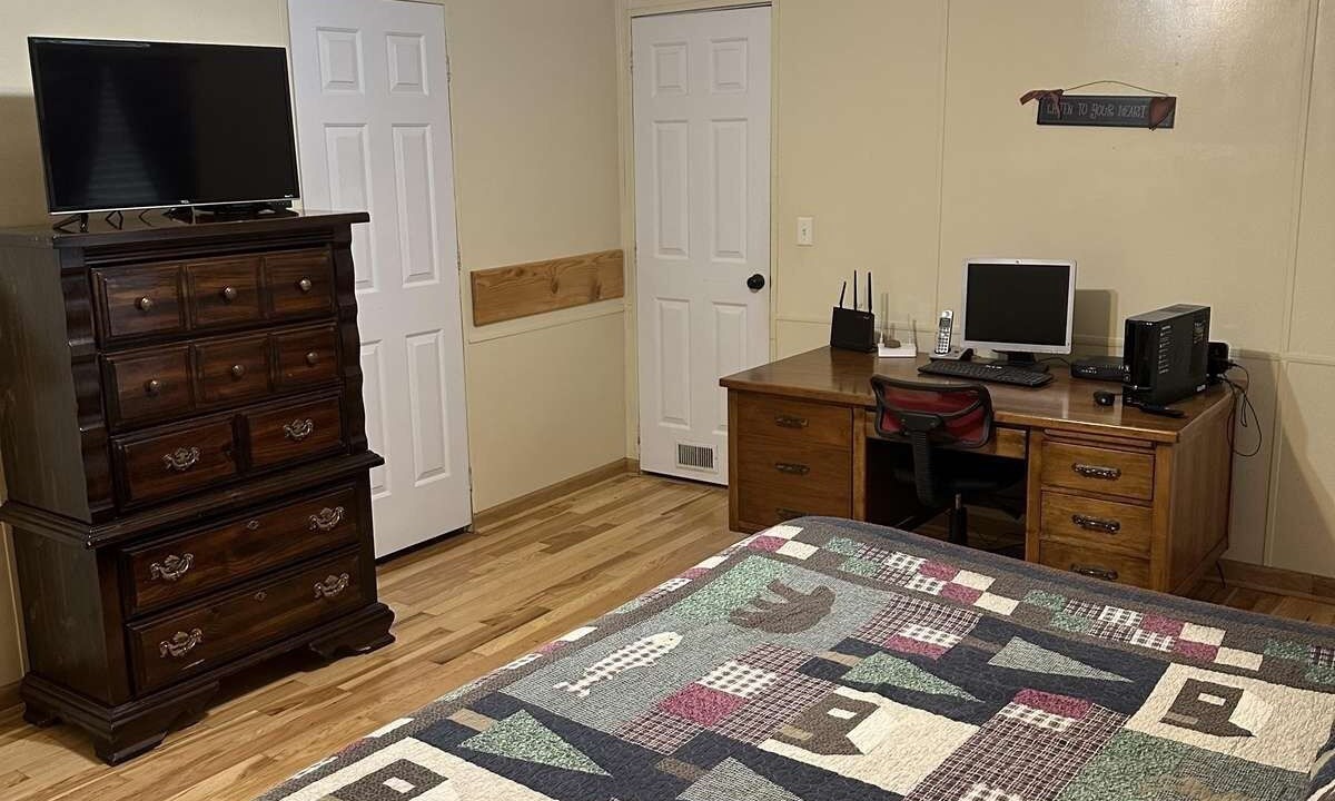 Photo of Bedroom in Henlawson
