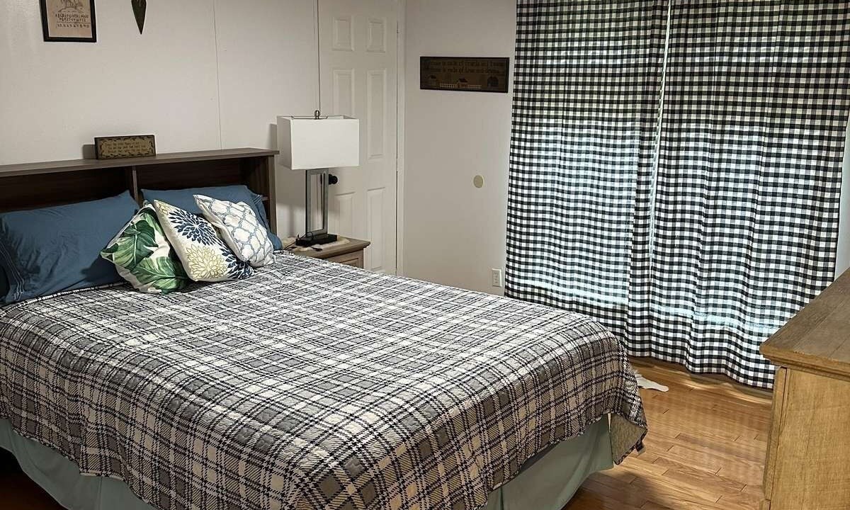 Photo of Bedroom in Henlawson