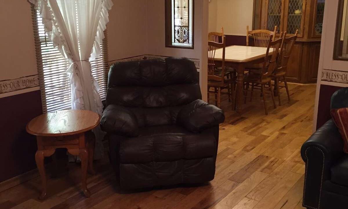 Photo of Livingroom in Henlawson