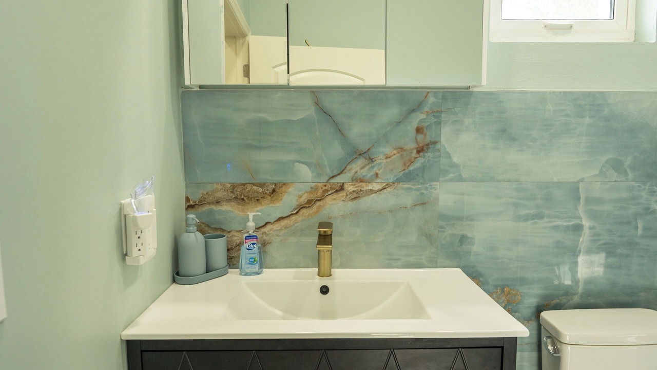 Photo of Bathroom in Green Turtle Cay