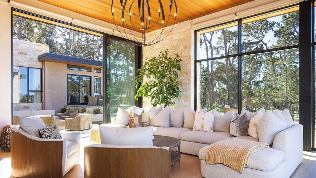 Photo of Livingroom in Del Monte Forest