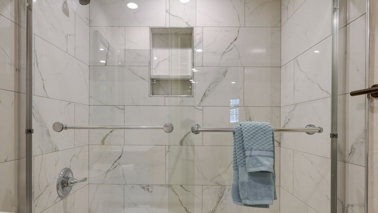 Photo of Bathroom in Edgemar - Pacific Manor