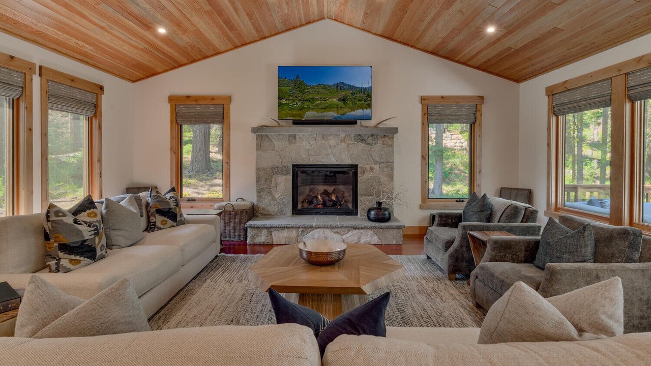 Photo of Livingroom in Tahoe Pines