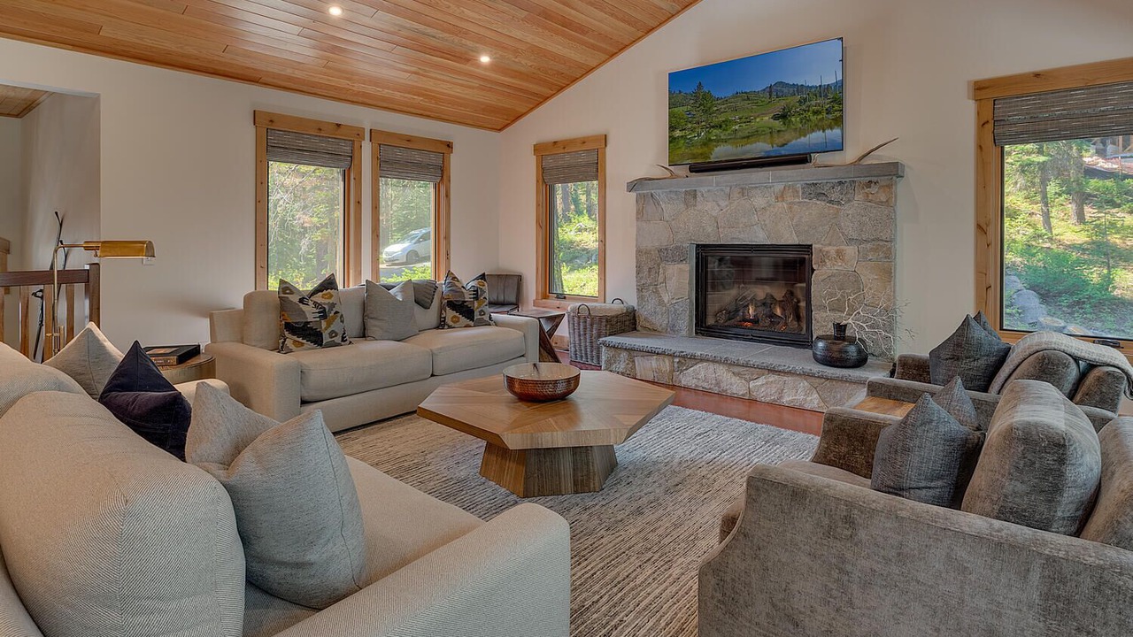Photo of Livingroom in Tahoe Pines