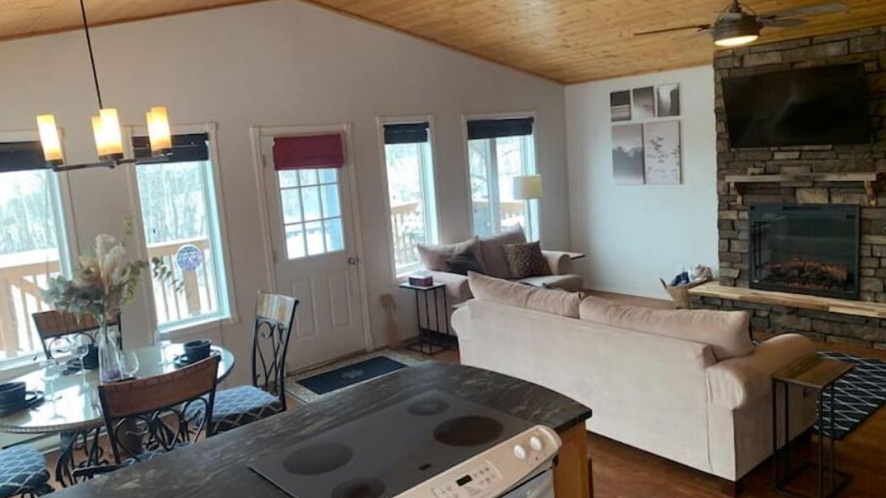 Photo of Livingroom in Division No. 16