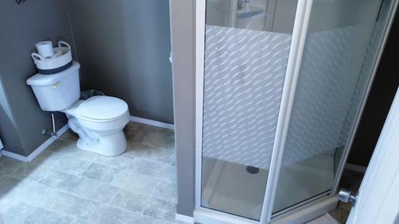 Photo of Bathroom in Division No. 16