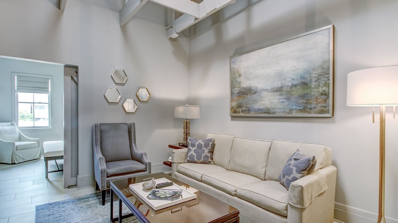 Photo of Livingroom in Historic District - North