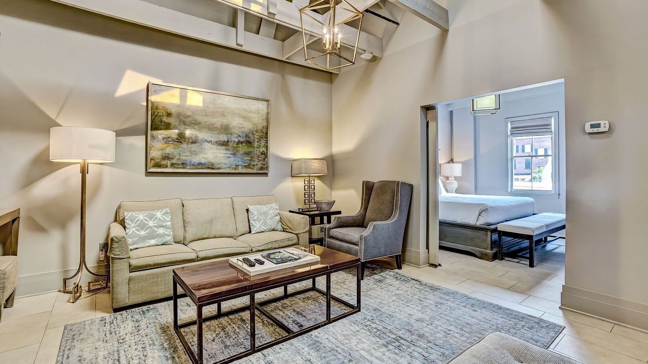 Photo of Livingroom in Historic District - North