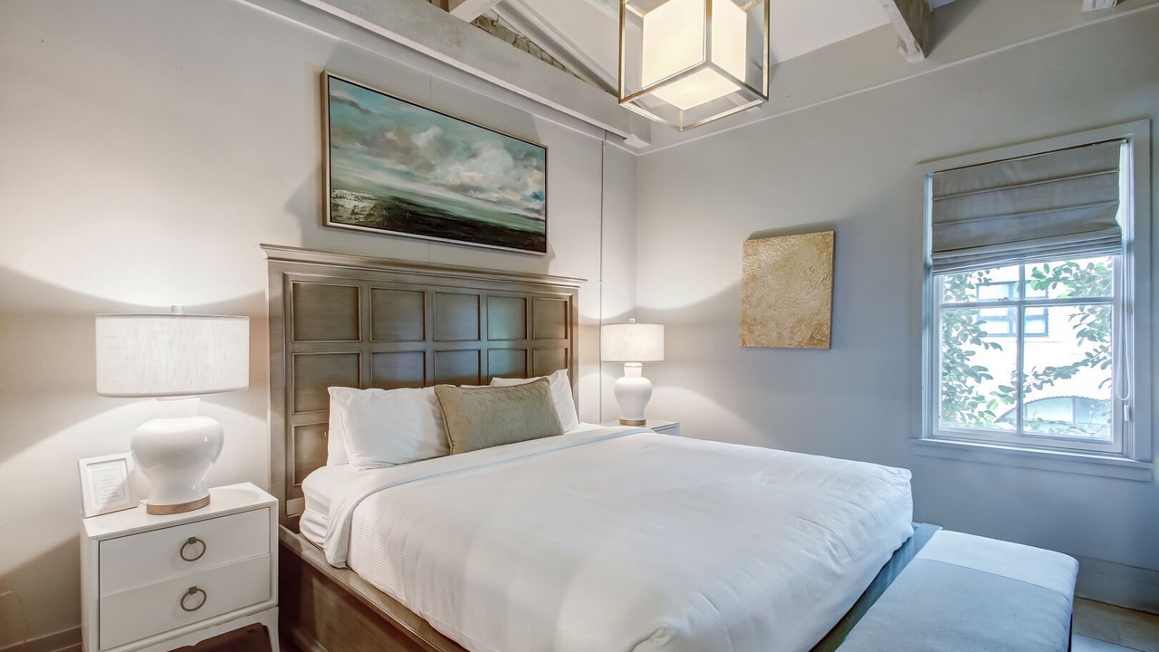 Photo of Bedroom in Historic District - North