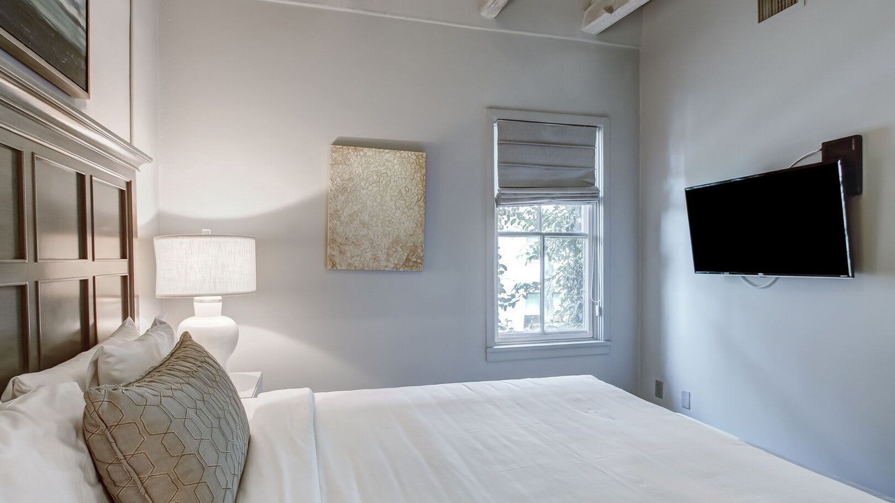 Photo of Bedroom in Historic District - North