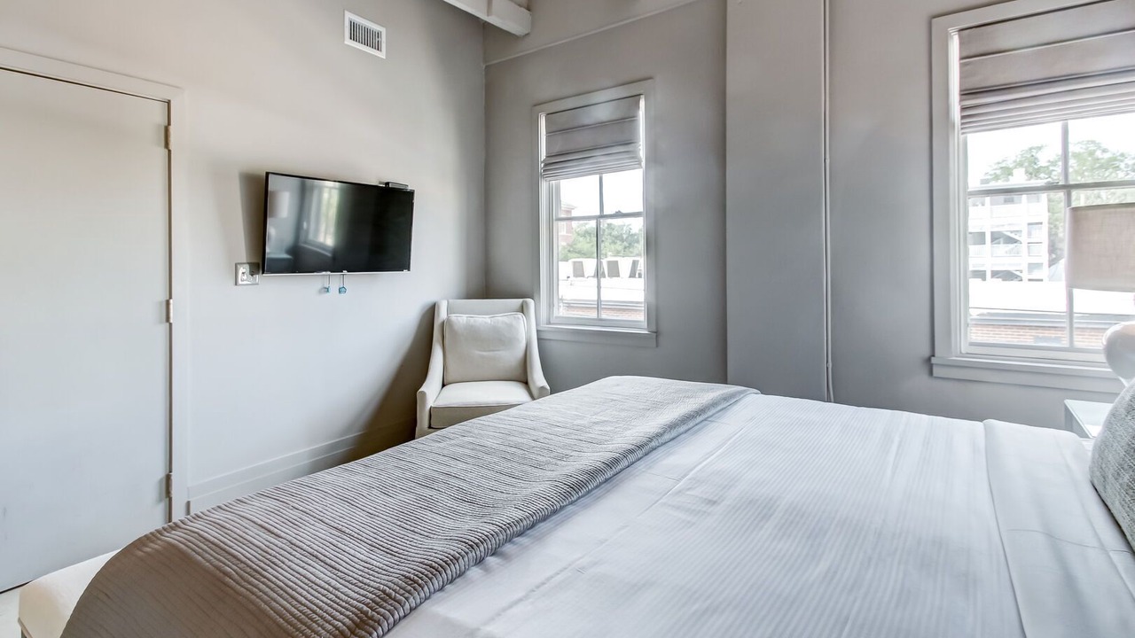 Photo of Bedroom in Historic District - North