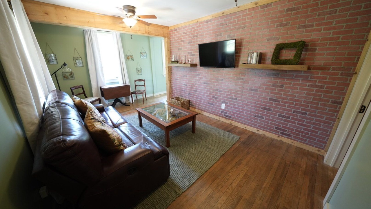 Photo of Livingroom in Oakley