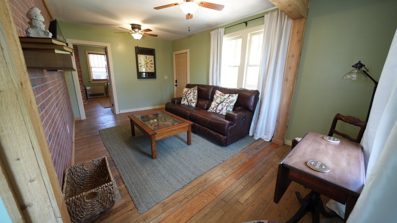Photo of Livingroom in Oakley