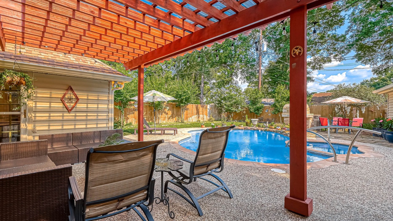 Photo of Outdoor in Spring Branch West