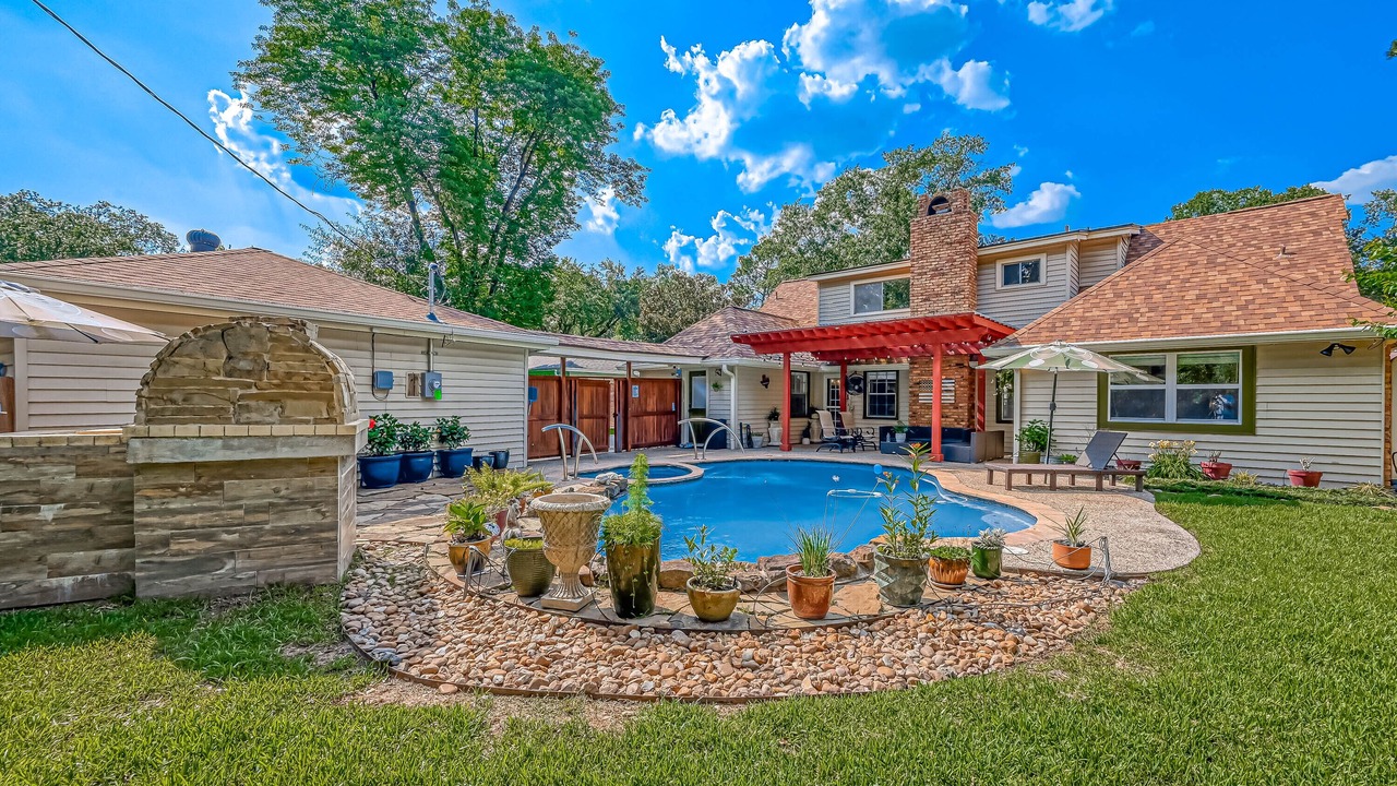Photo of Outdoor in Spring Branch West