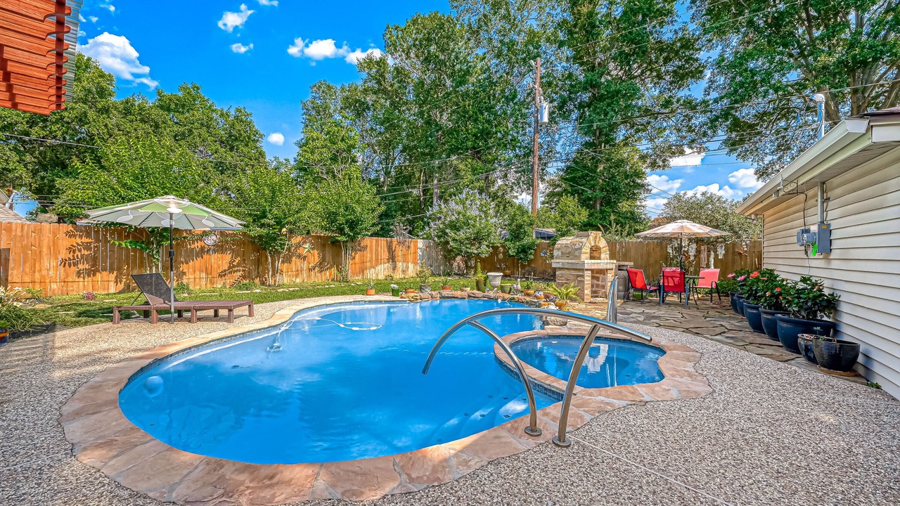 Photo of Outdoor in Spring Branch West