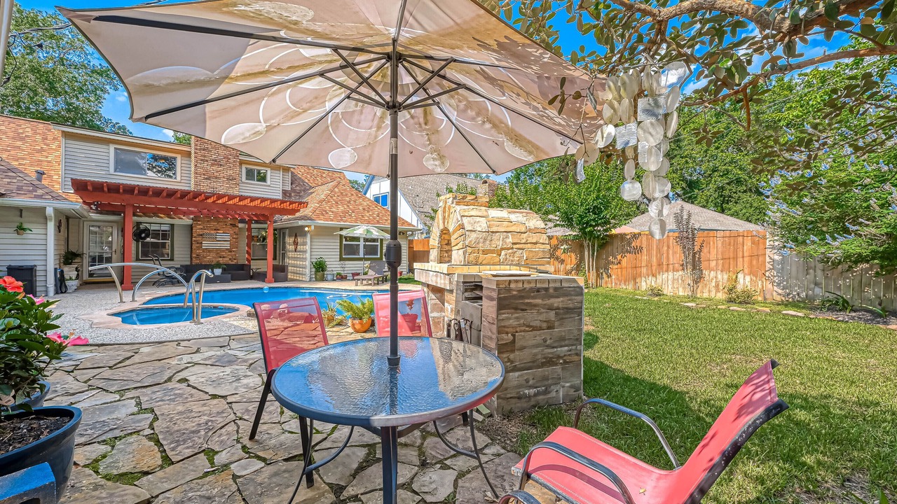 Photo of Outdoor in Spring Branch West