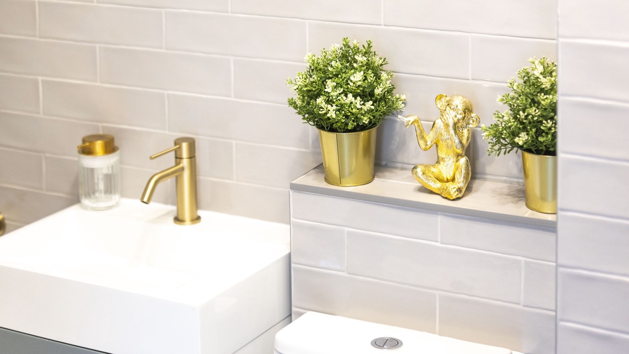Photo of Bathroom in Island Gardens