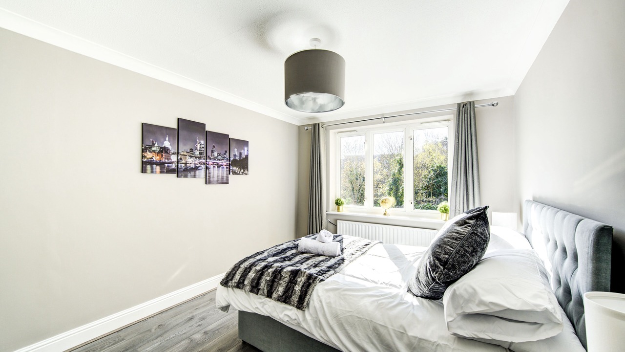 Photo of Bedroom in Island Gardens