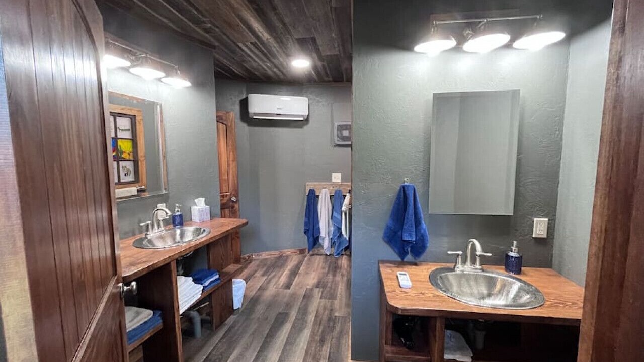 Photo of Bathroom in Elmdale