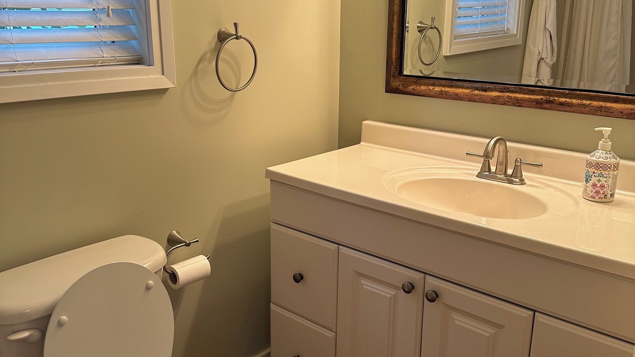 Photo of Bathroom in Saanich East