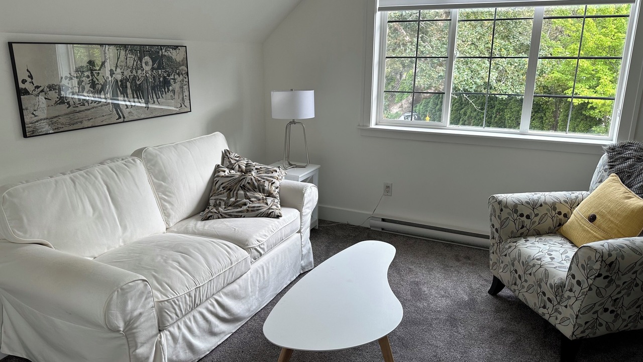 Photo of Livingroom in Saanich East