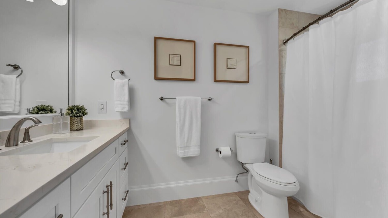 Photo of Bathroom in Park Shore